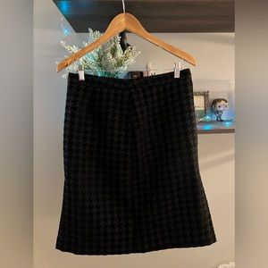 Black skirt with pattern